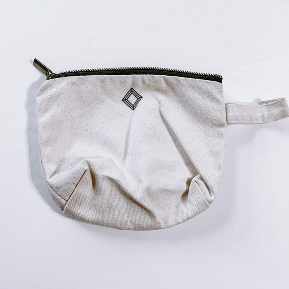 Primally Pure Travel Bag - Picture 2 of 3